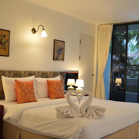 Nern Chalet Beachfront Hotel Huahin Kültér fotó