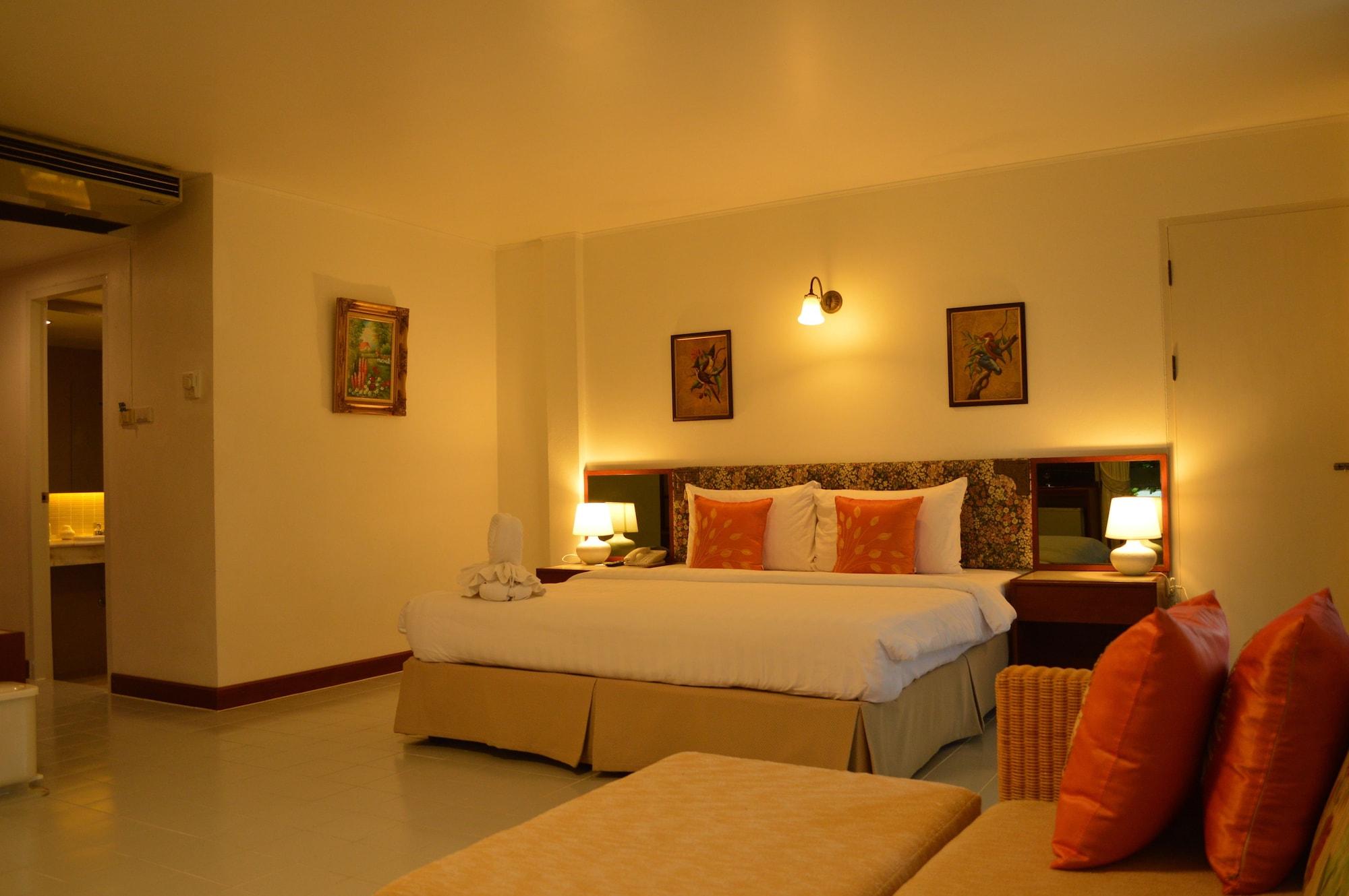 Nern Chalet Beachfront Hotel Huahin Kültér fotó