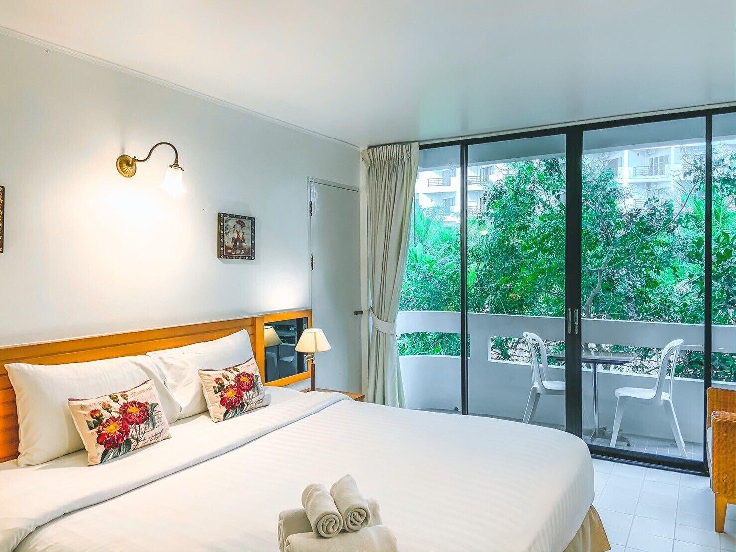 Nern Chalet Beachfront Hotel Huahin Kültér fotó