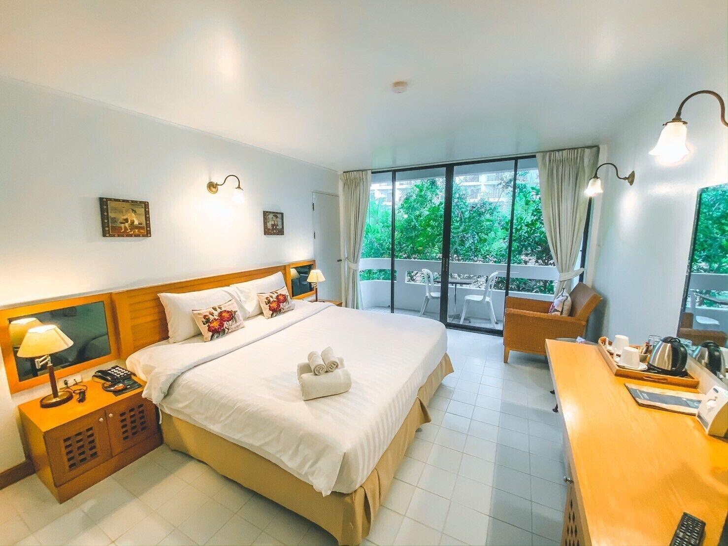 Nern Chalet Beachfront Hotel Huahin Kültér fotó