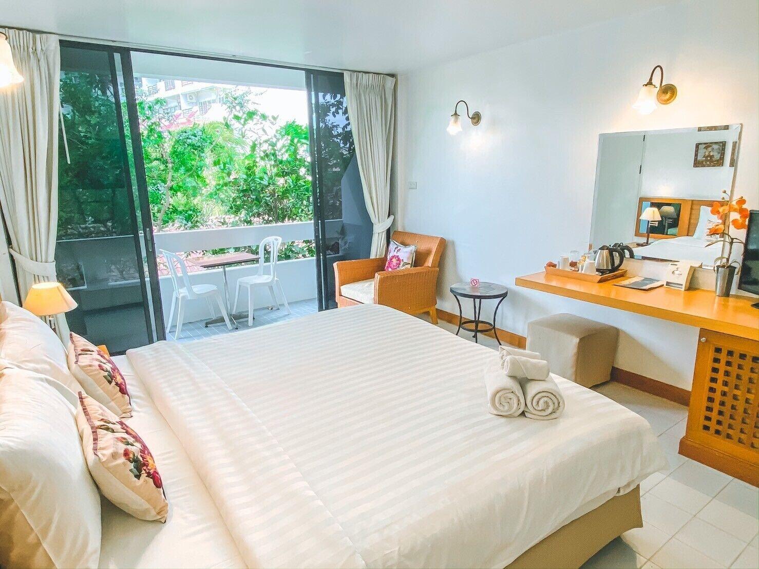 Nern Chalet Beachfront Hotel Huahin Kültér fotó