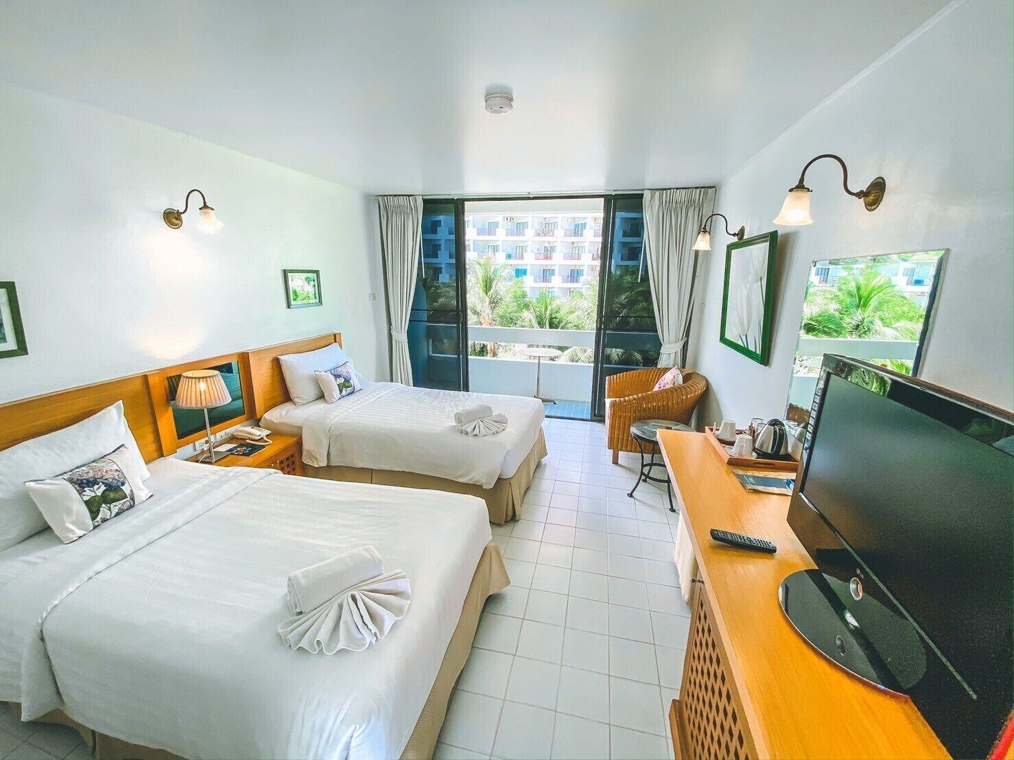 Nern Chalet Beachfront Hotel Huahin Kültér fotó