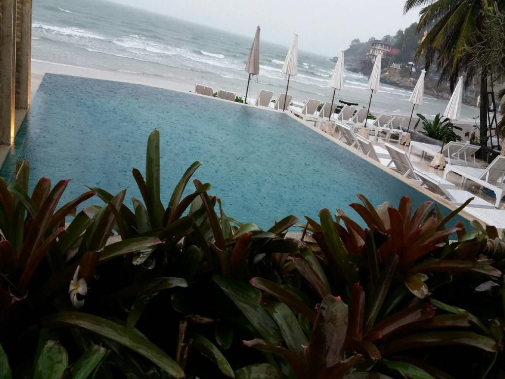 Nern Chalet Beachfront Hotel Huahin Kültér fotó