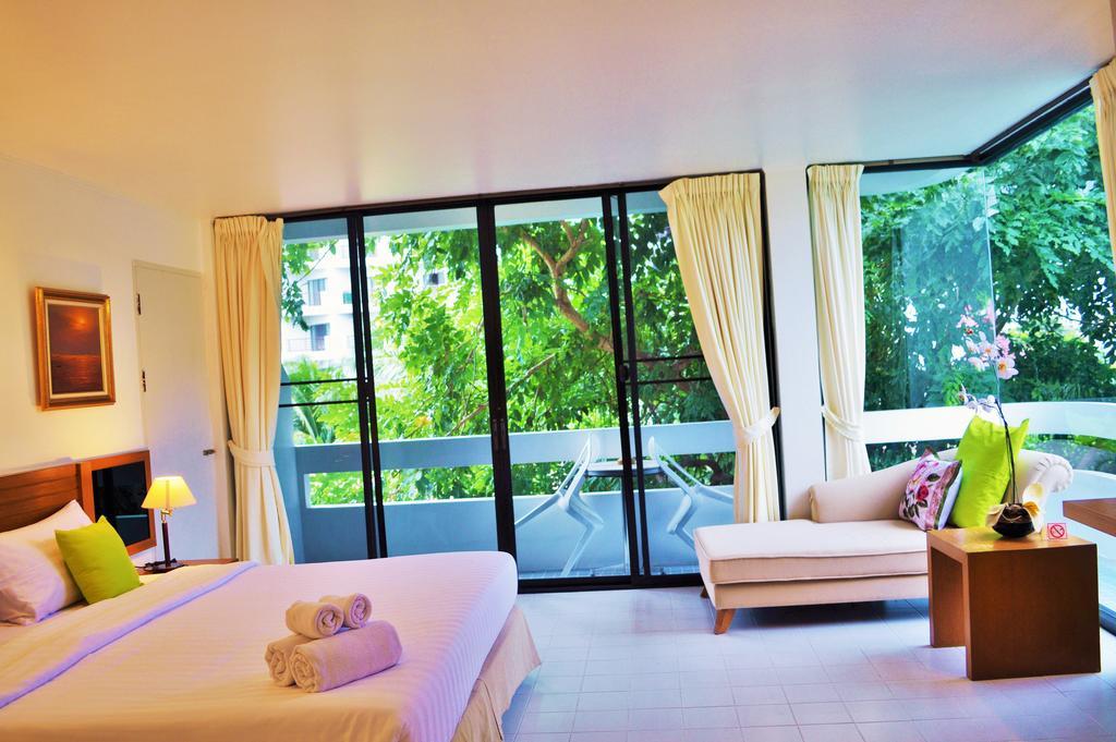 Nern Chalet Beachfront Hotel Huahin Kültér fotó
