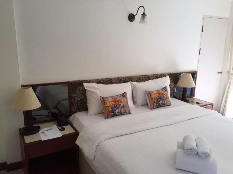 Nern Chalet Beachfront Hotel Huahin Kültér fotó