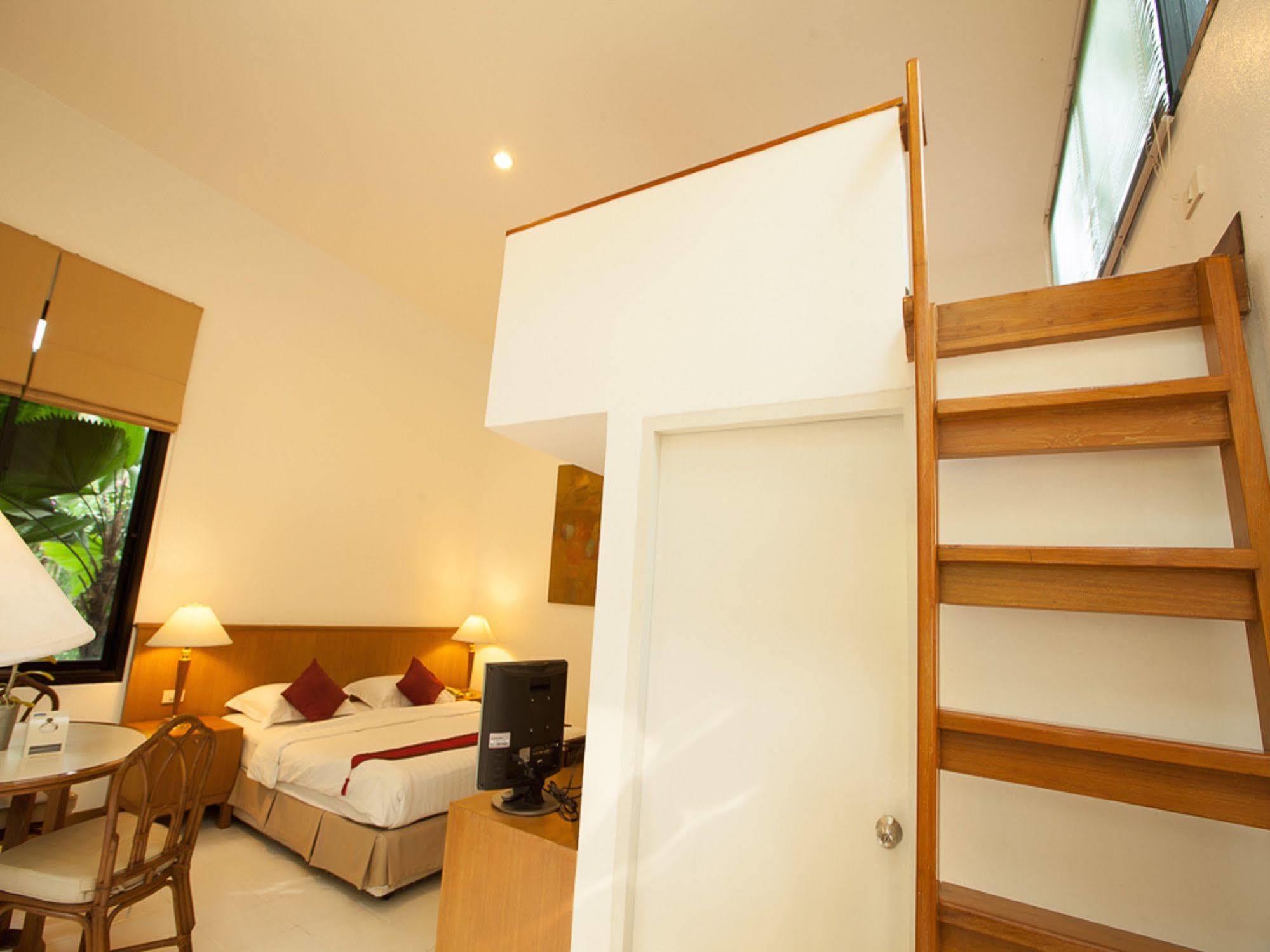 Nern Chalet Beachfront Hotel Huahin Kültér fotó