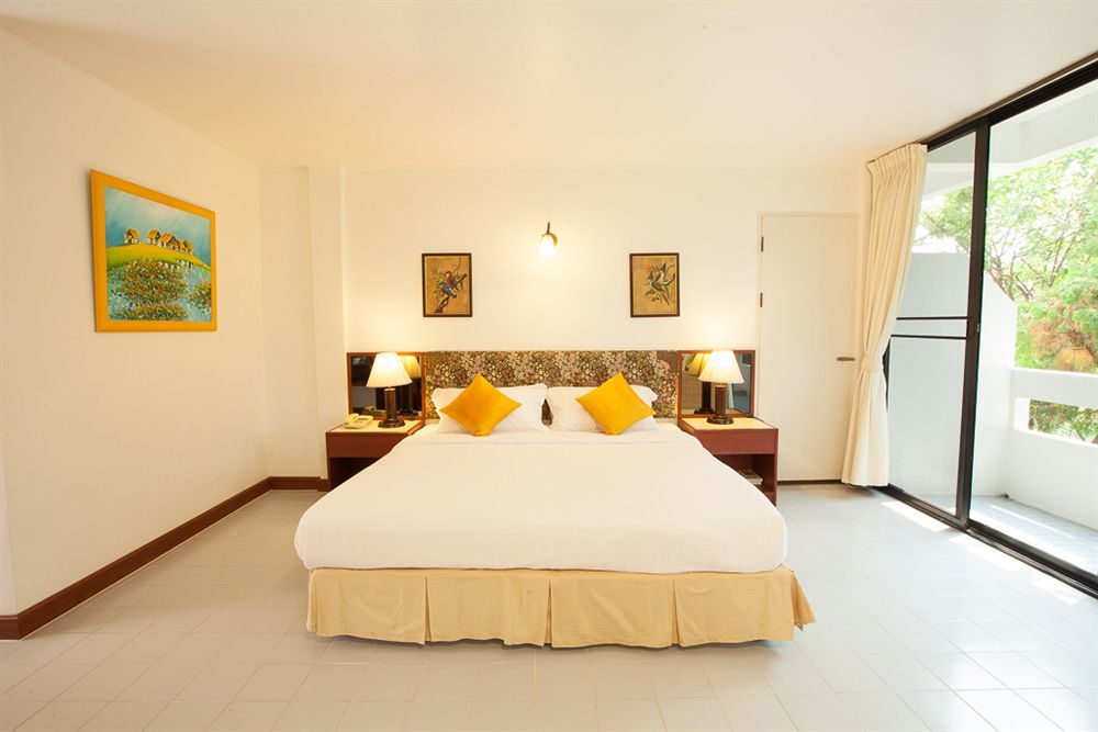 Nern Chalet Beachfront Hotel Huahin Kültér fotó